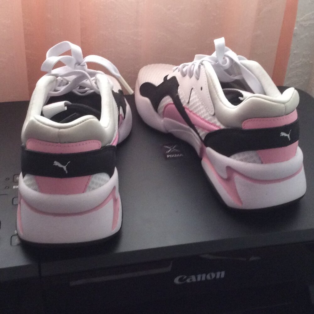 Women Puma Nova 90's Sz 9